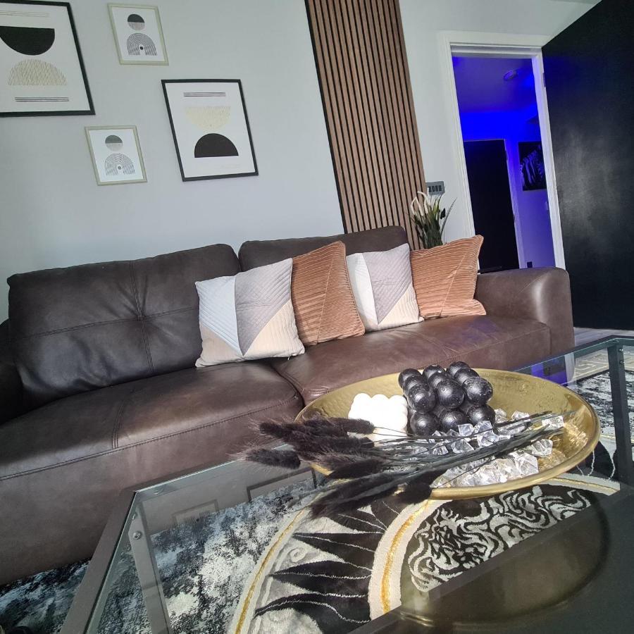 Luxury 9Ine Penthouse With Garden & Jacuzzi Daire Birmingham Dış mekan fotoğraf